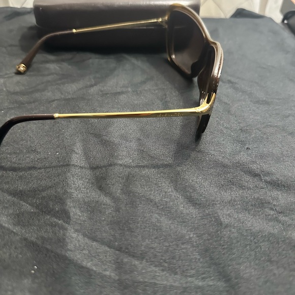 Louis Vuitton: Tortoise Brown Sunglasses #1010 - Picture 4 of 4